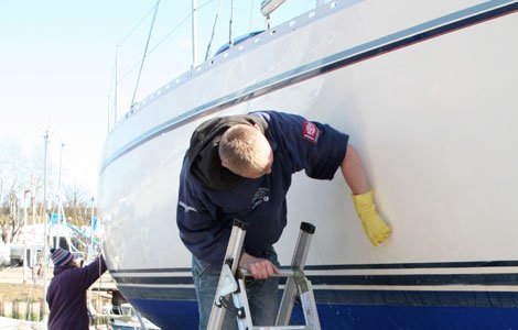 Cleaning_boat